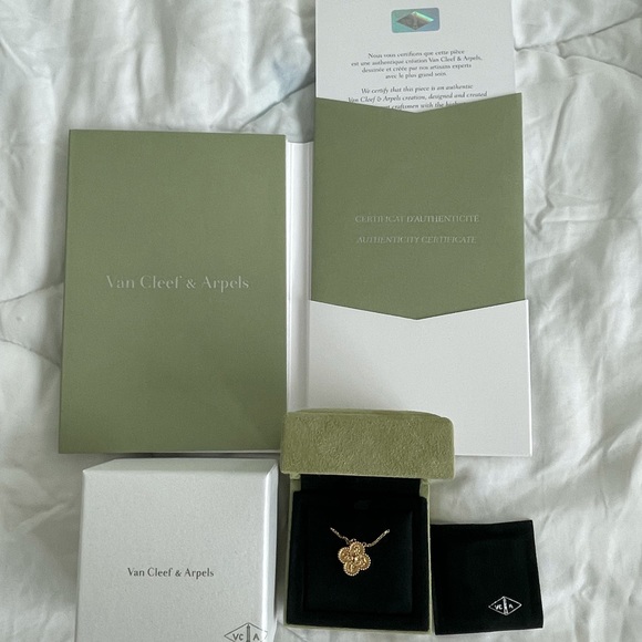 Van Cleef and Arpels Vintage Alhambra pendant - Picture 6 of 7